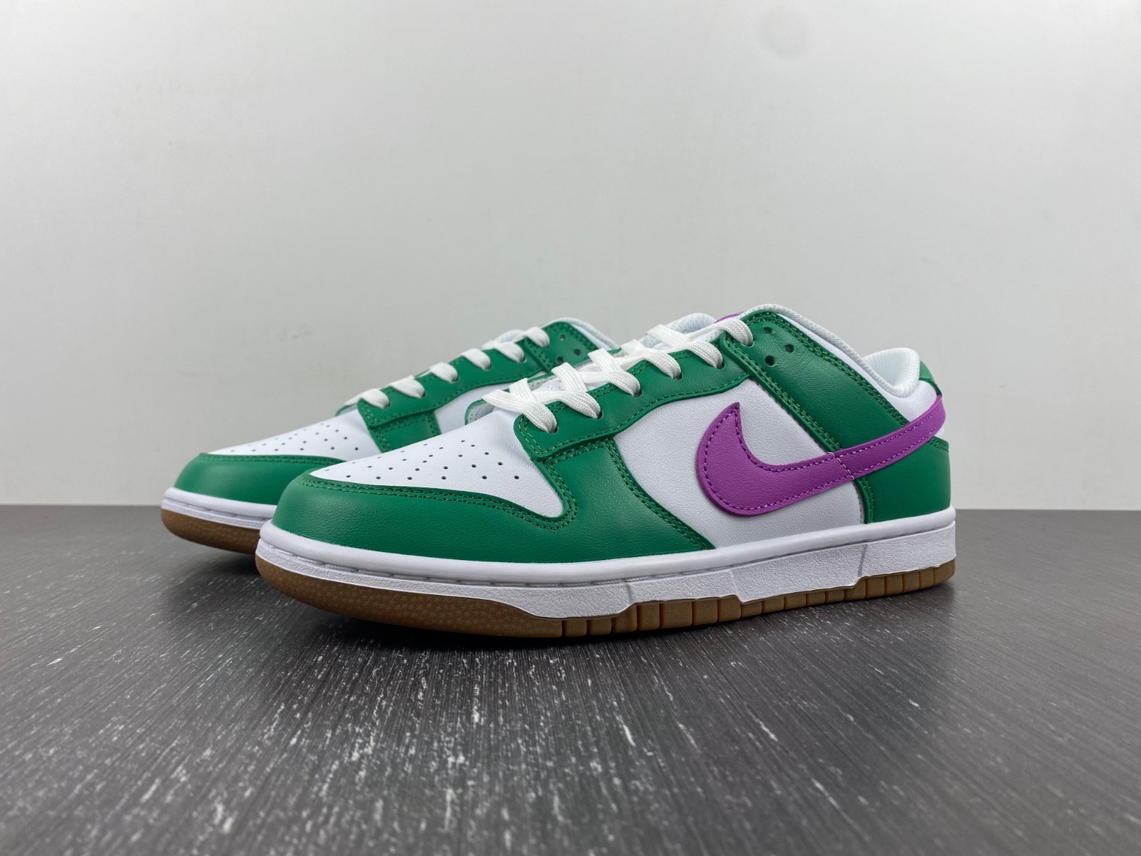 nike dunk low white stadium green fuchsia fd9922-151