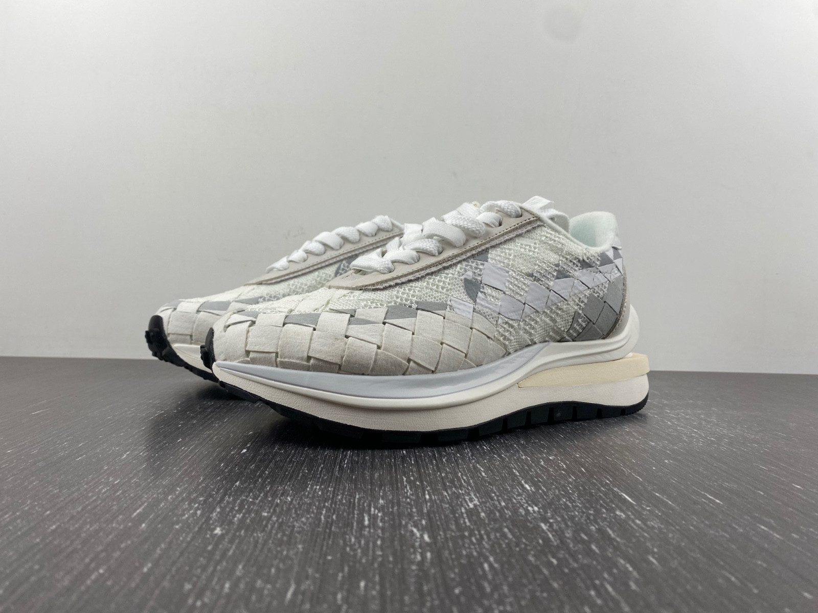 sacai x nike ldvaporwaffle mix low white dr5209-100