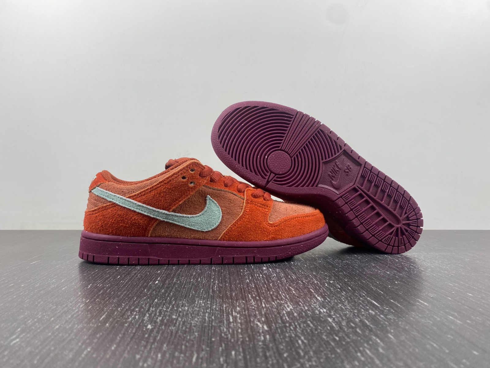 nike sb dunk low mystic red dv5429-601