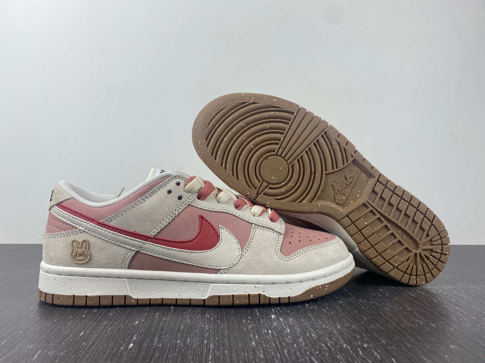 nike dunk low se do9457-110
