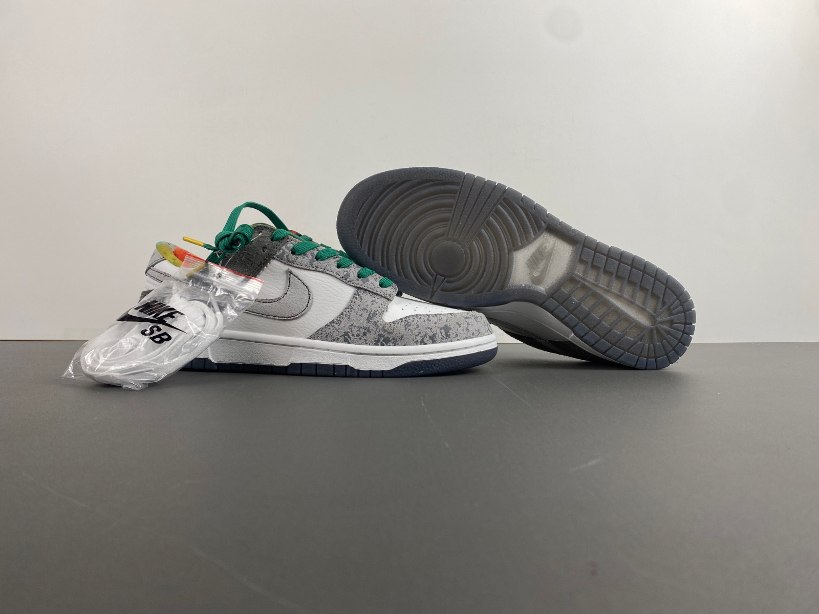 nike dunk low "philly" hf4840-068