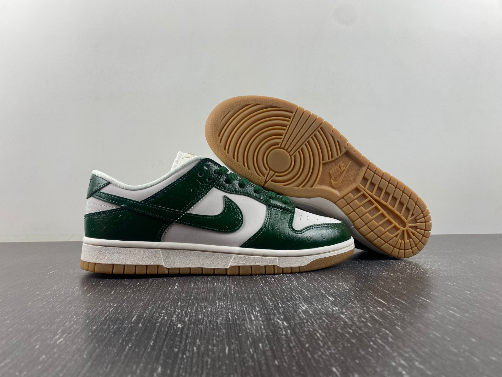 nike dunk low lx wmns gorge green fj2260-002