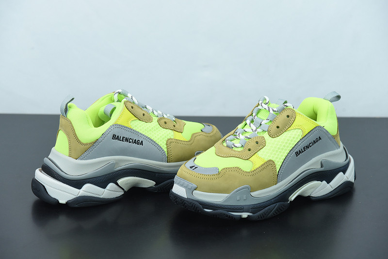 bc triple s trainer 536737 w09o3 1801