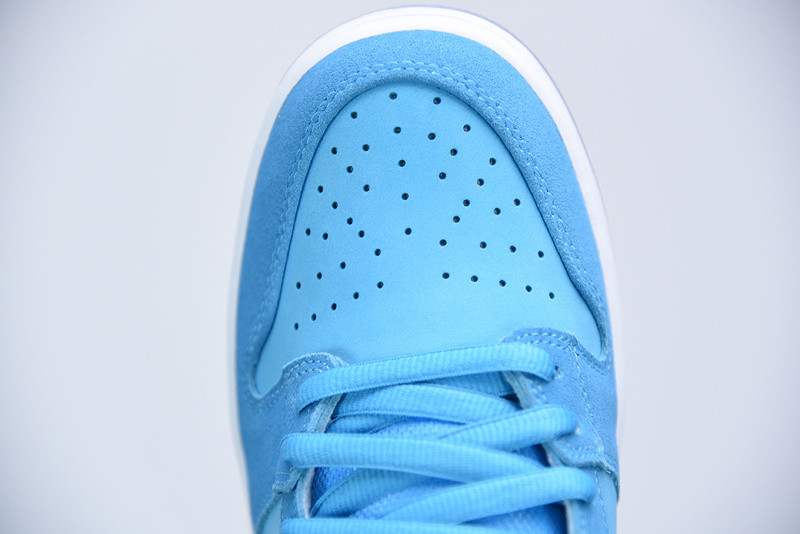 nike sb dunk low “blue fury” bq6817-400