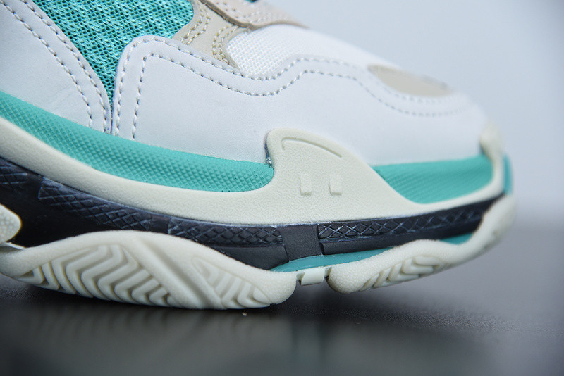 bc triple s trainer white 524039 w09oh 3005