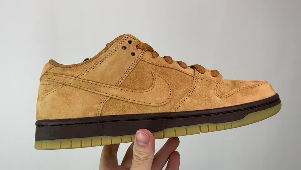 nike sb dunk low “wheat mocha” bq6817-204