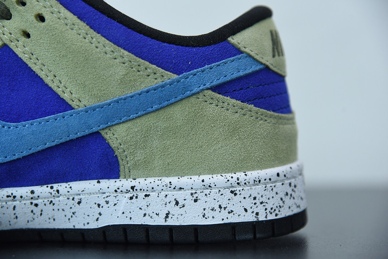 nike sb dunk low “celadon” bq6817-301