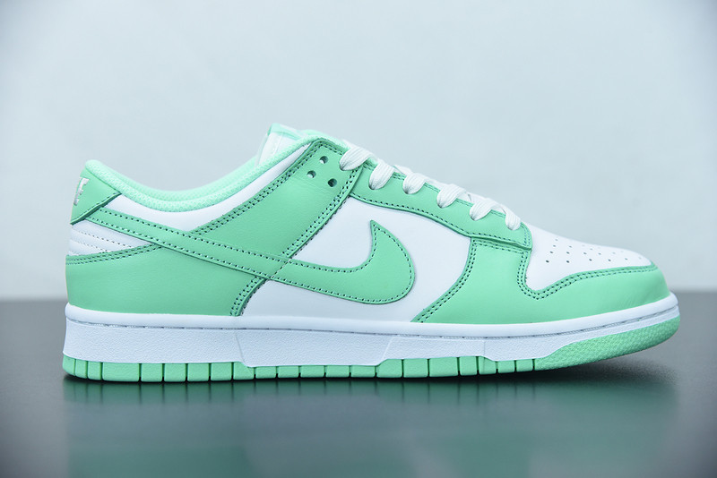 nike sb dunk low green glow dd1503-105