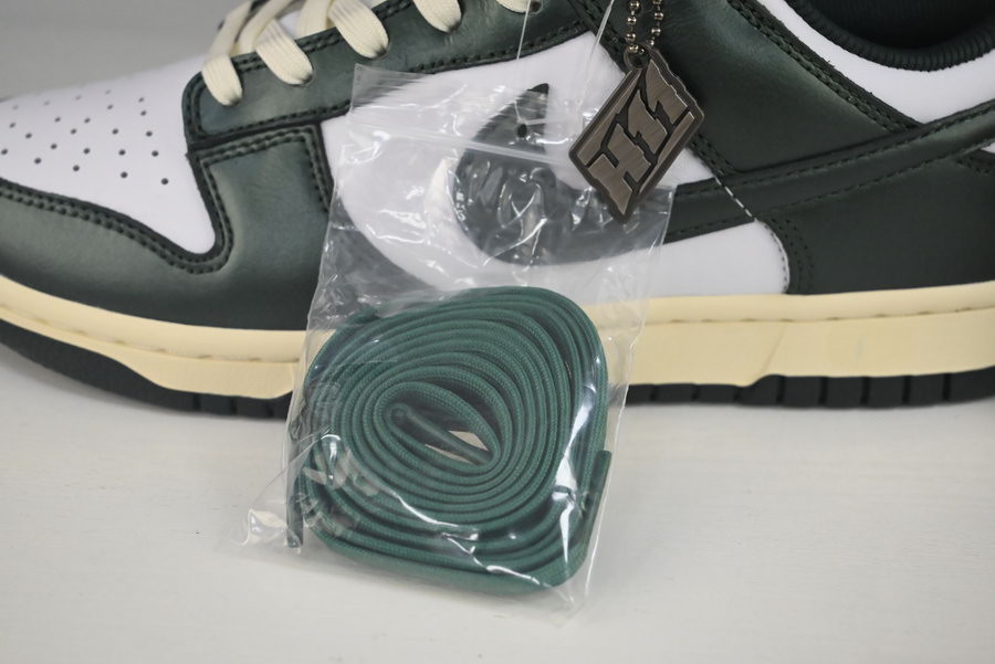 nike sb dunk low “vintage green” dq8580-100
