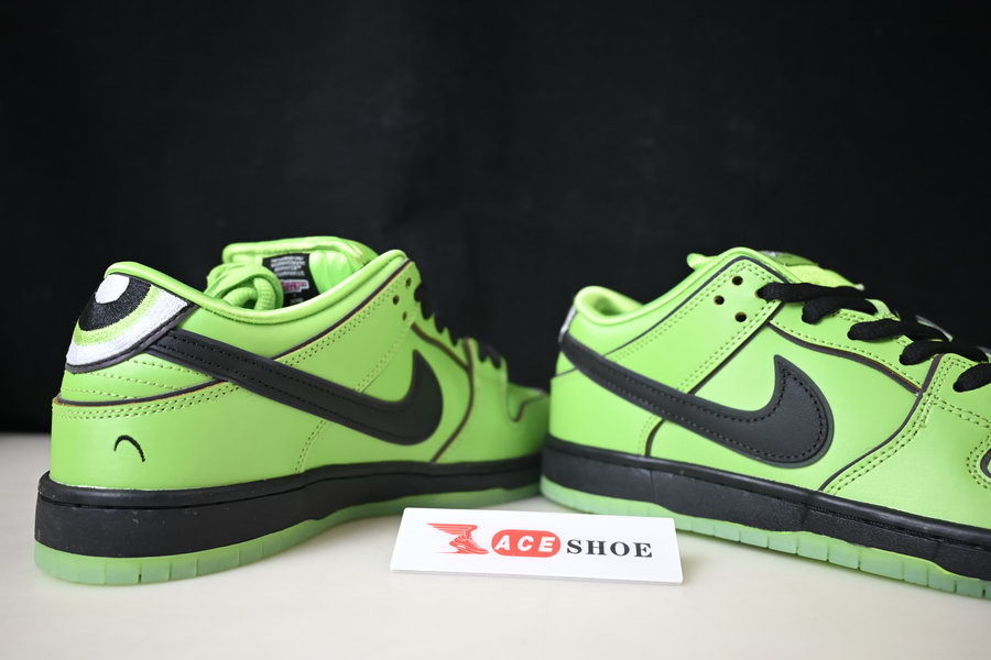 the powerpuff girls x dunk low pro sb qs 