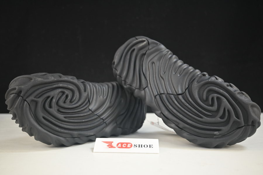 Cr*0*s pollex clog by salehe bembury black