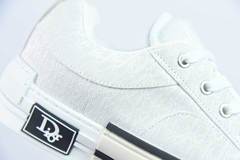 dio* x converse sneaker