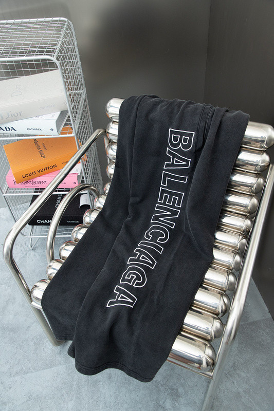 Ba*len*cia*ga clothes