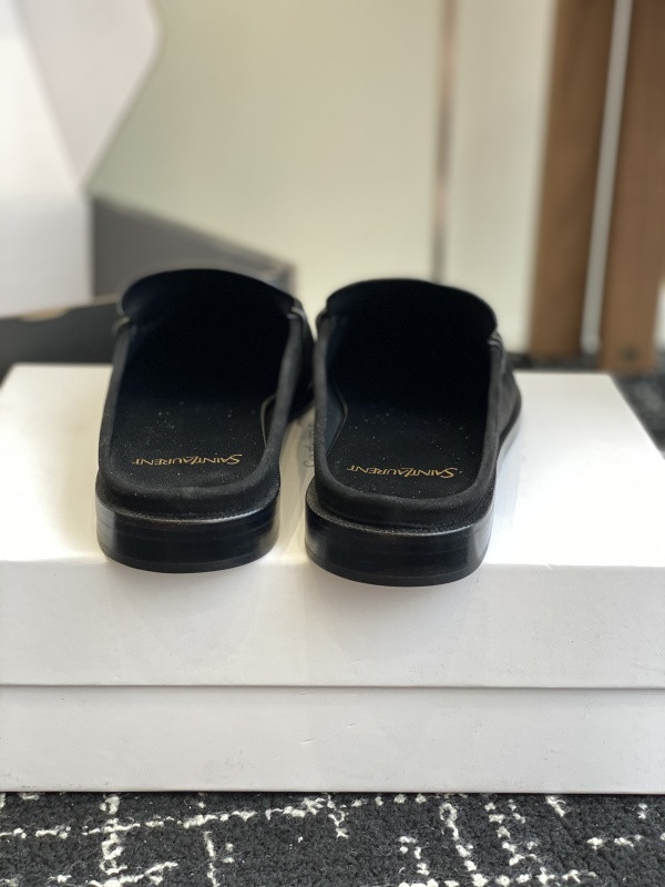 SAINT LAURENT Sneaker