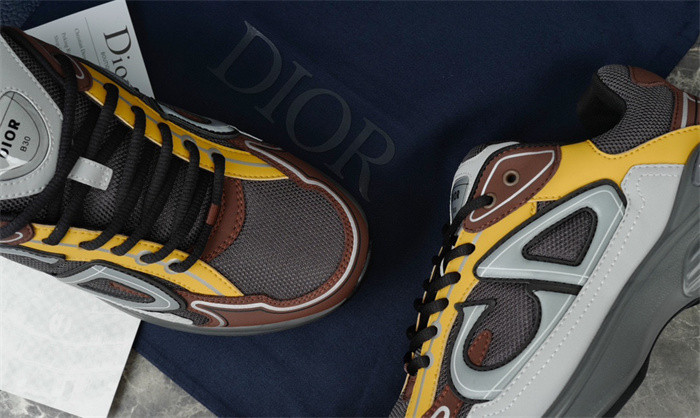 dio* sneaker