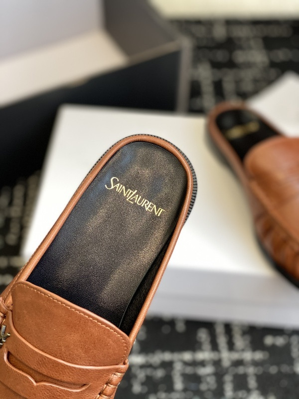 SAINT LAURENT Sneaker