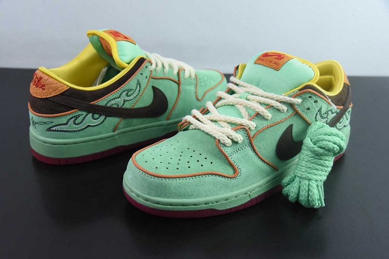 Nike SB Dunk Low 