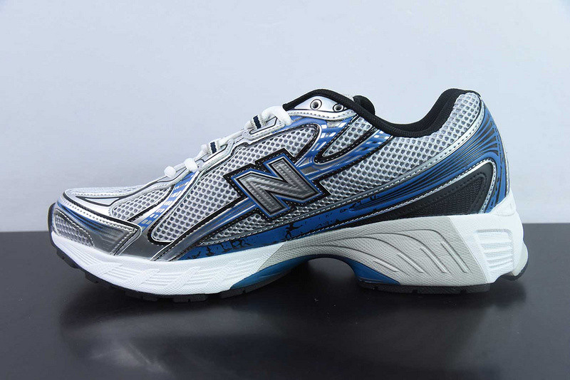 NEW BALANCE SNEAKER