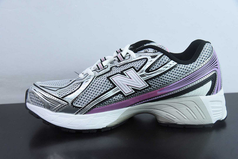 NEW BALANCE SNEAKER