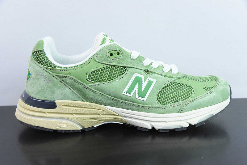 NEW BALANCE SNEAKER