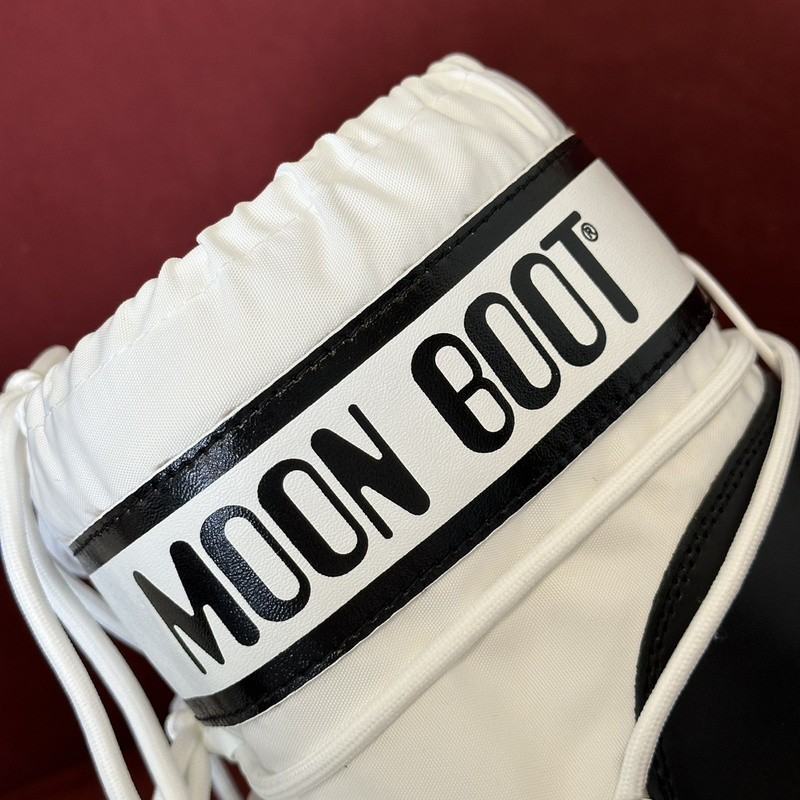 mOON bOOT