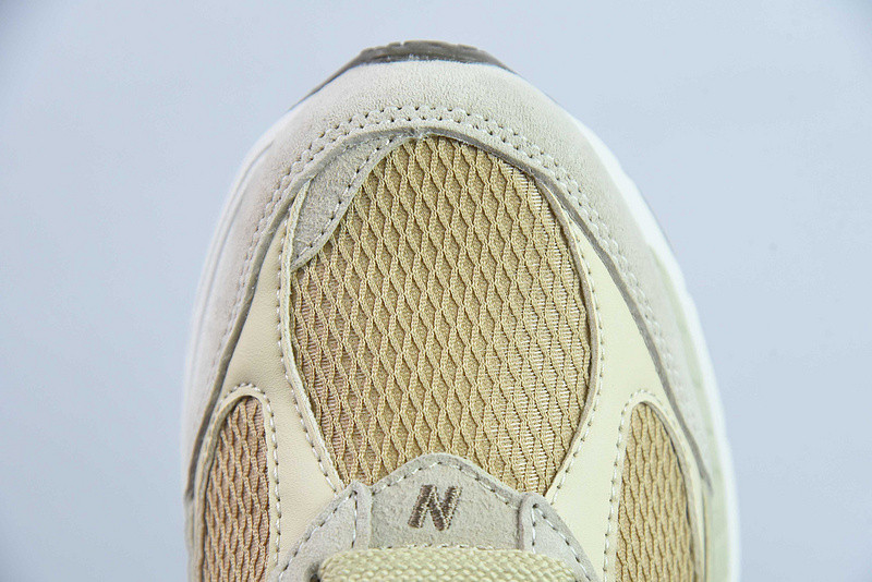 NEW BALANCE SNEAKER