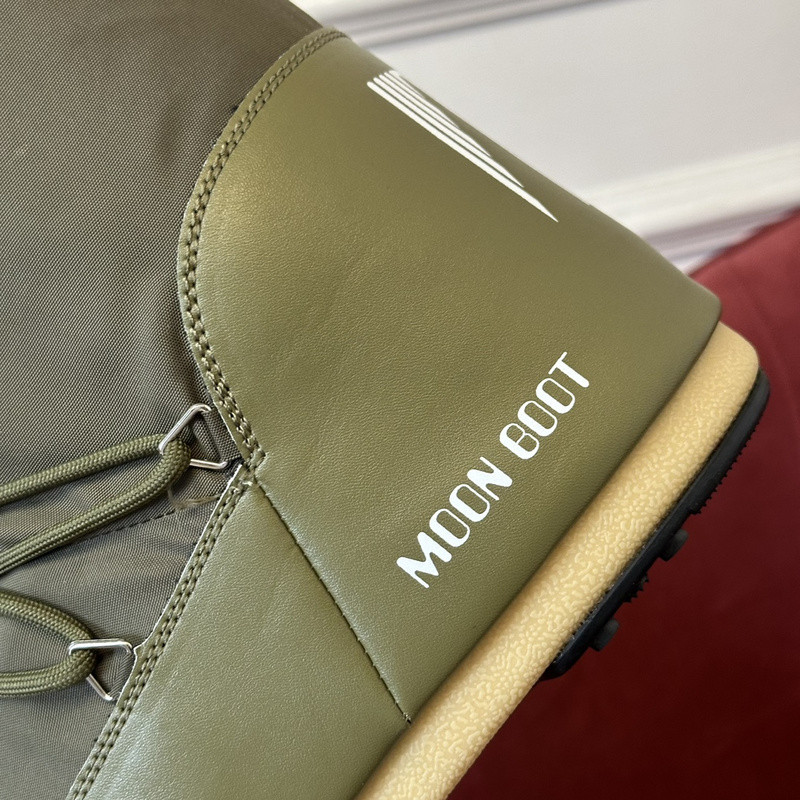 mOON bOOT
