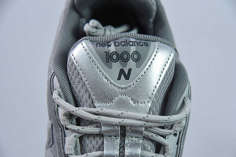 NEW BALANCE SNEAKER