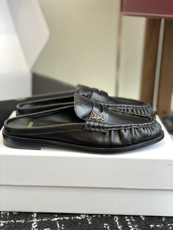 SAINT LAURENT Sneaker