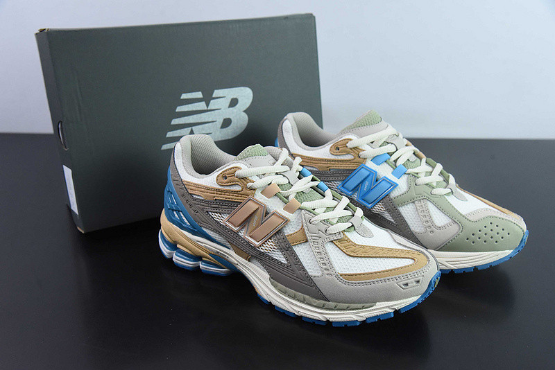NEW BALANCE SNEAKER